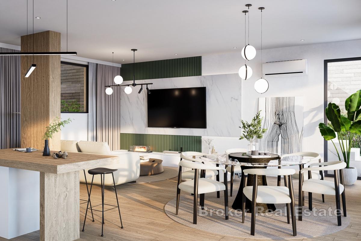 Izvanredan dvoetažan stan u prvom redu do mora