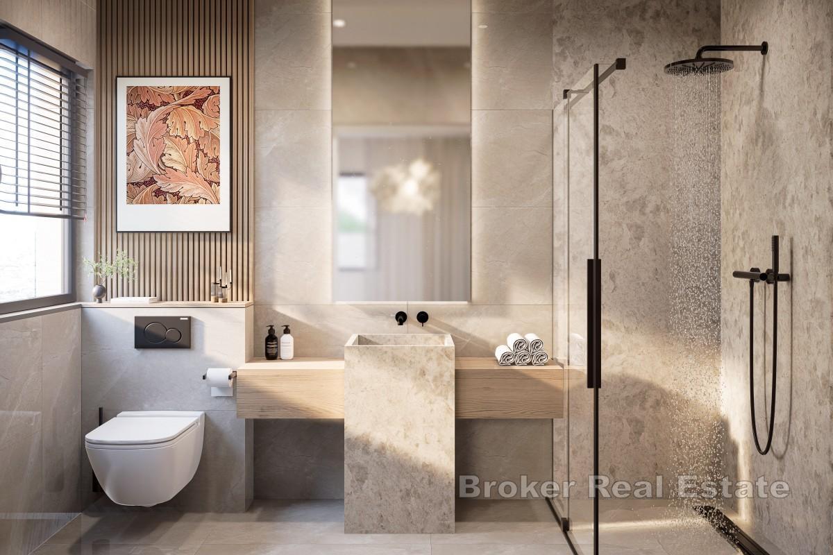 Penthouse stan unutar kompleksa u prvom redu do mora