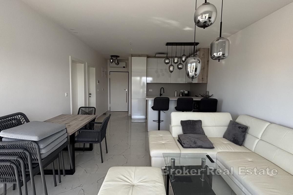 Magnifique penthouse avec toit-terrasse et vue dégagée sur la mer