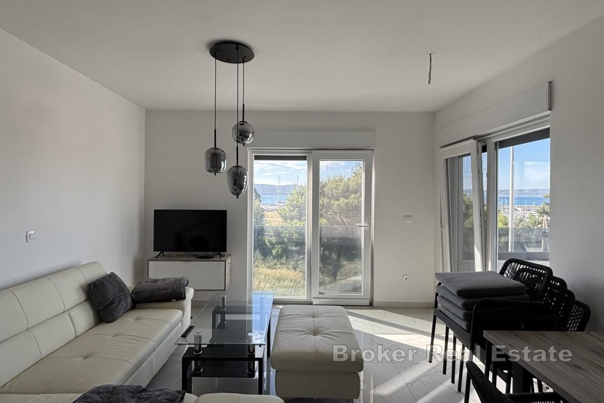 Straordinario attico con terrazza panoramica e vista mare aperta