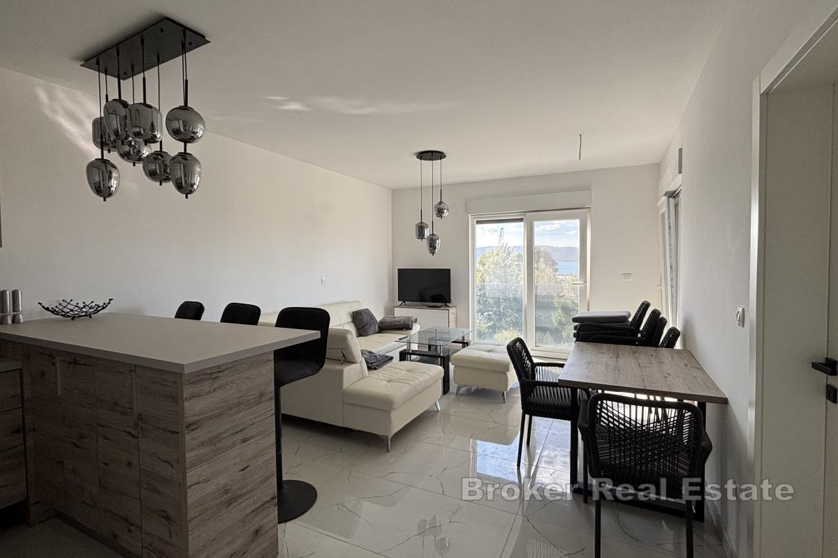 Magnifique penthouse avec toit-terrasse et vue dégagée sur la mer