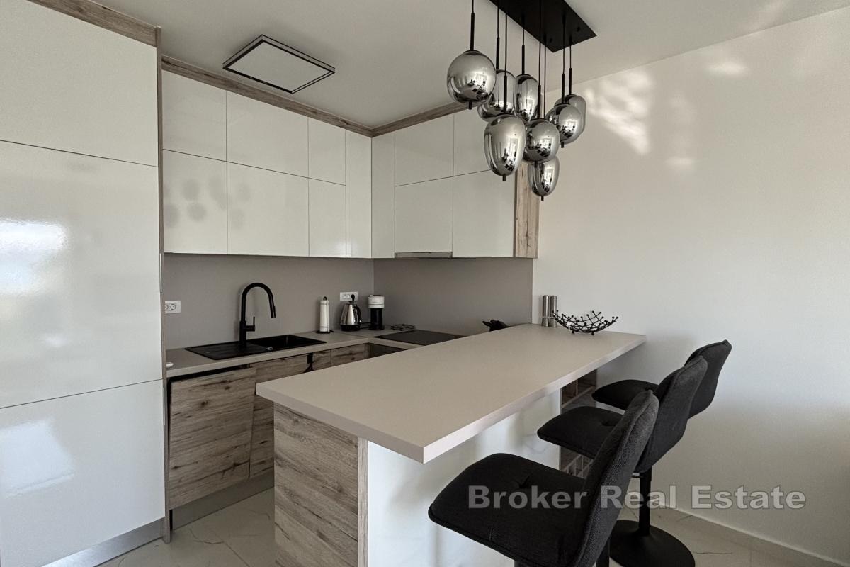 Magnifique penthouse avec toit-terrasse et vue dégagée sur la mer