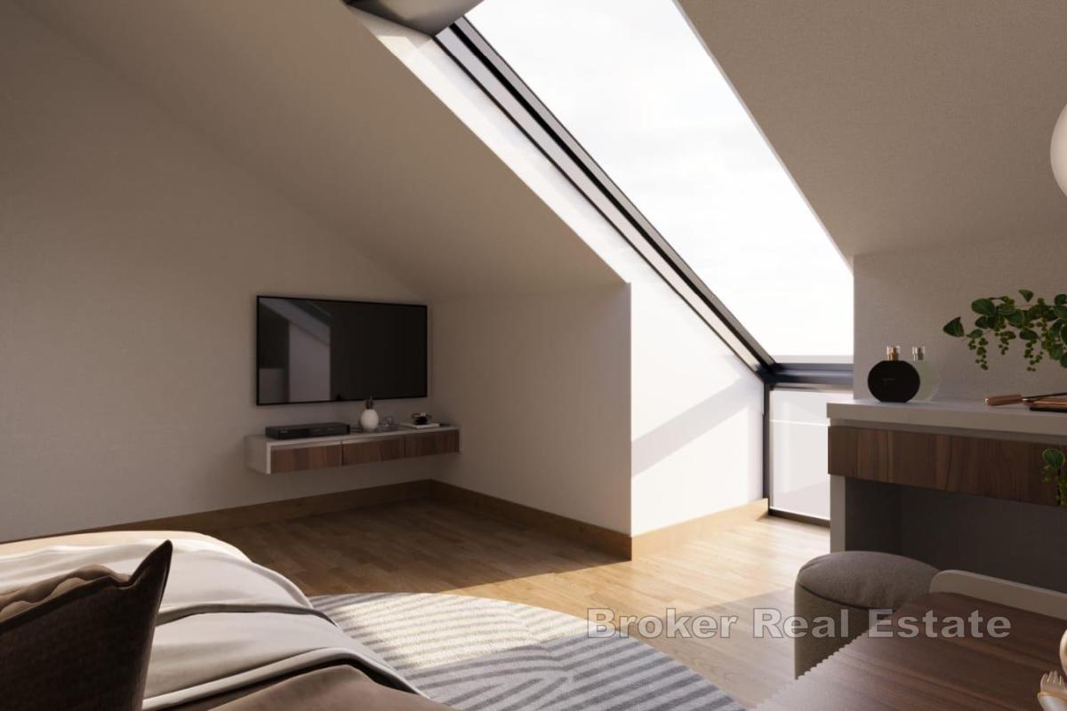 Nowoczesny, dwupoziomowy apartament typu penthouse z widokiem na otwarte morze