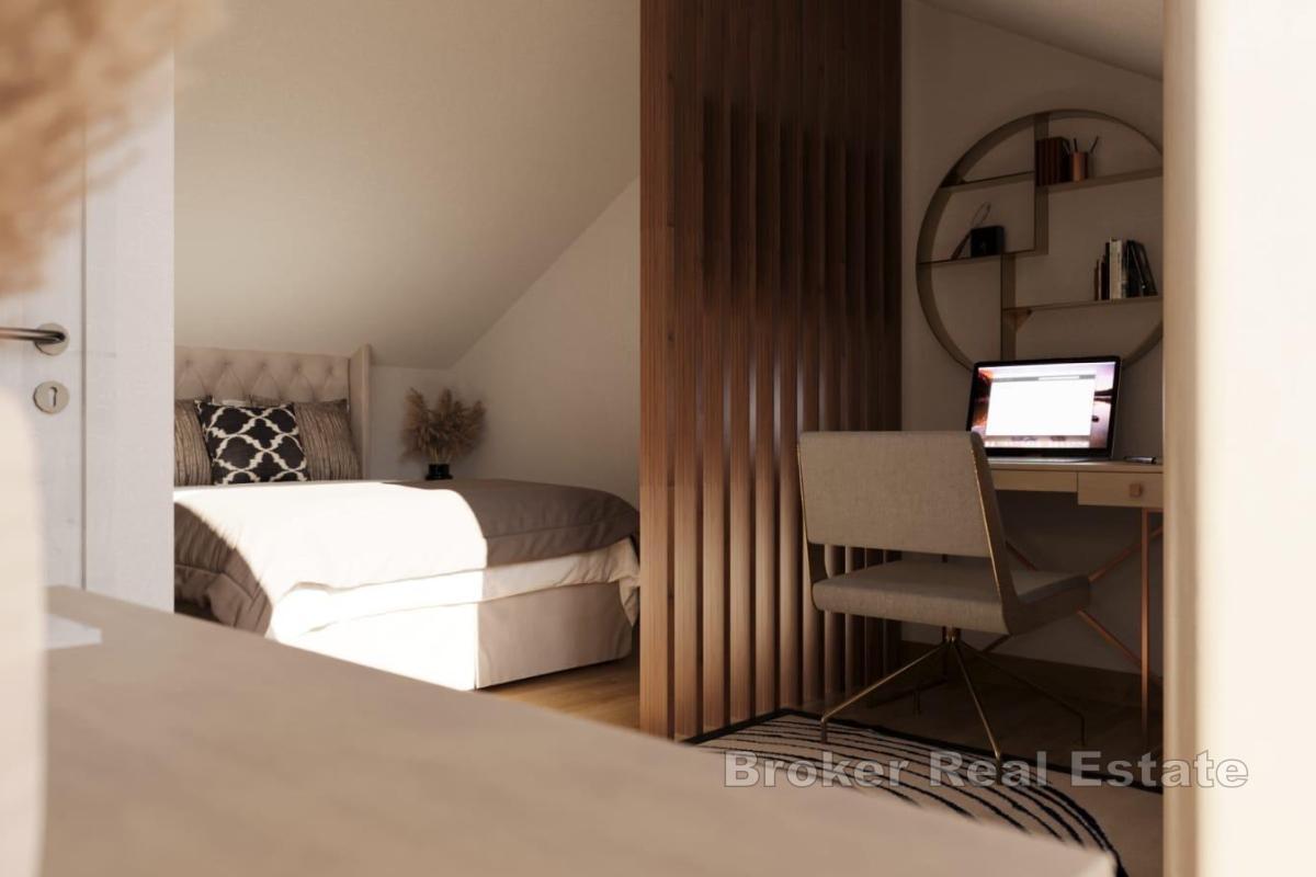Nowoczesny, dwupoziomowy apartament typu penthouse z widokiem na otwarte morze