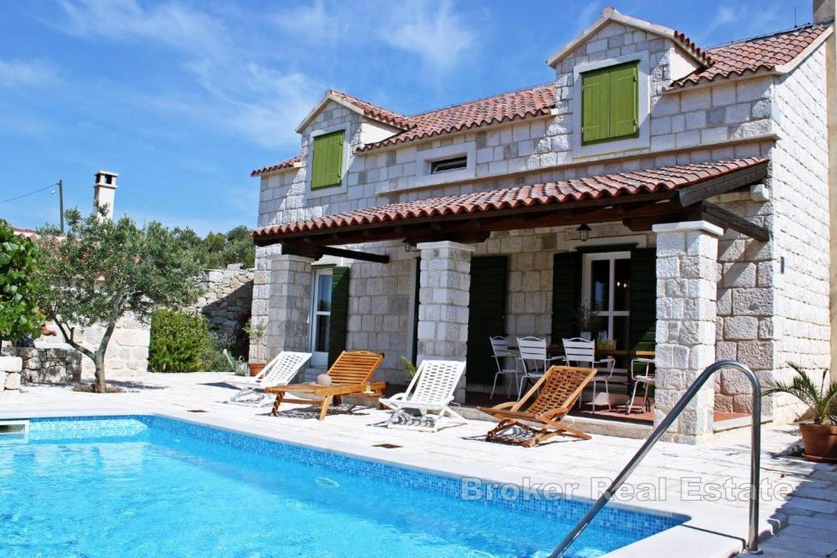 Autentica casa in pietra con piscina