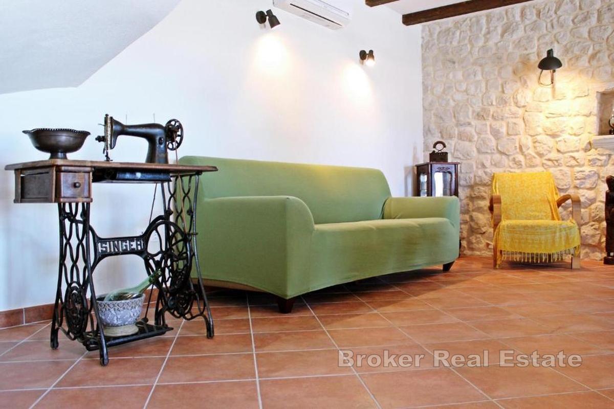 Autentica casa in pietra con piscina