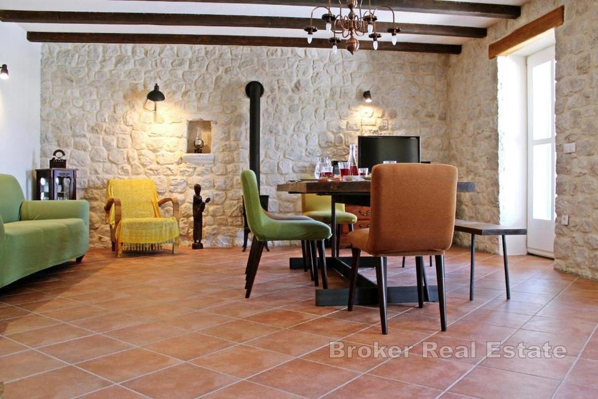 Autentica casa in pietra con piscina