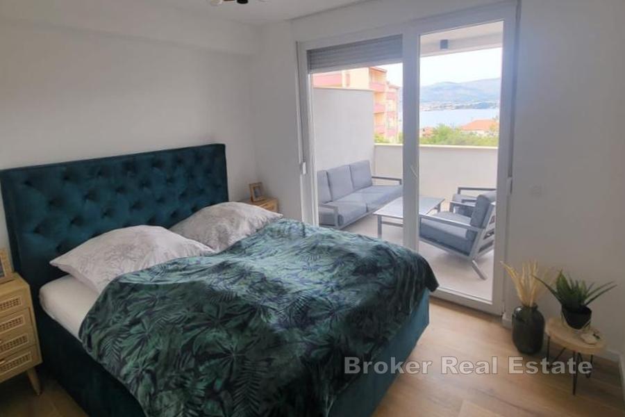 Современная однокомнатная квартира с видом на сад и море