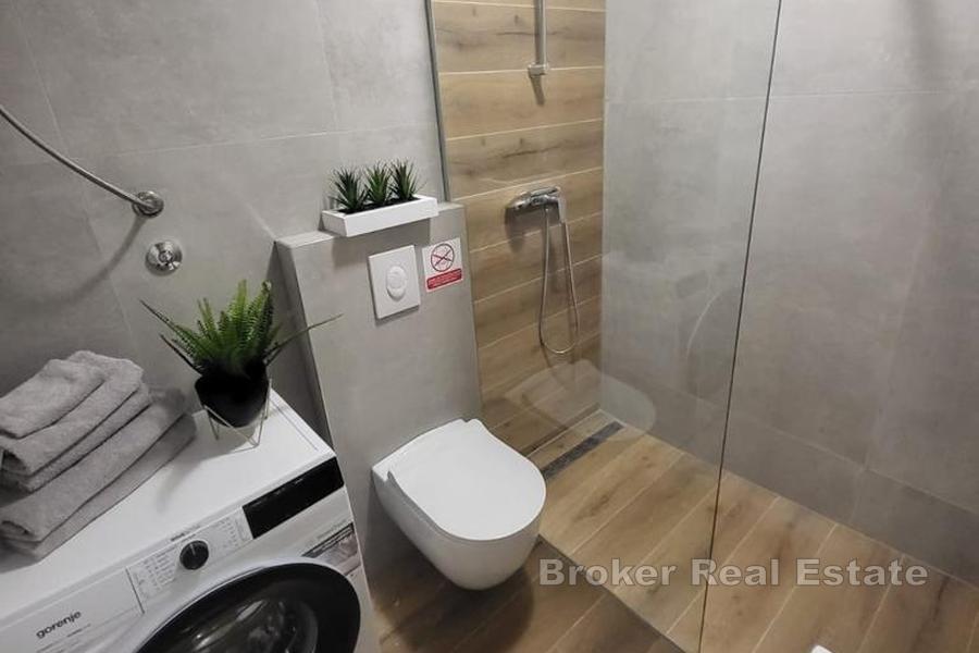 Appartement moderne d'une chambre avec jardin et vue sur la mer