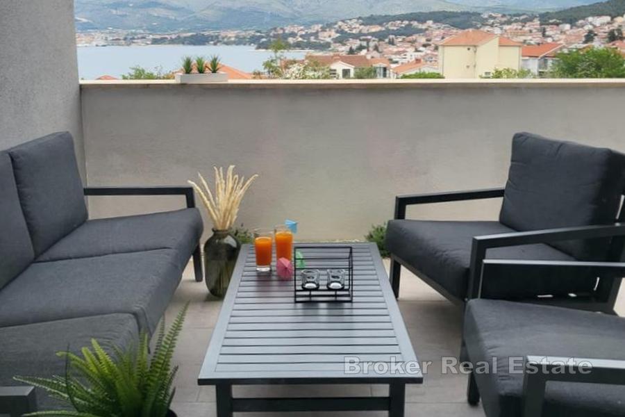 Appartement moderne d'une chambre avec jardin et vue sur la mer