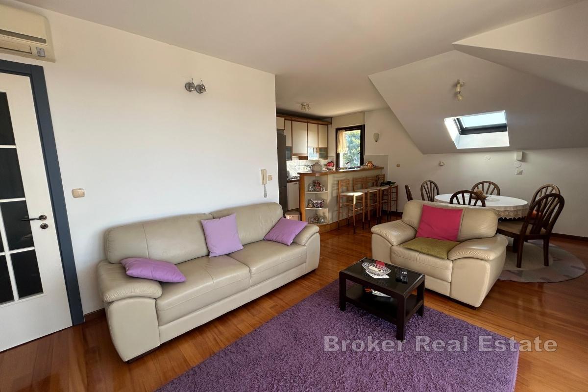 Komfortowy apartament z trzema sypialniami z widokiem na morze