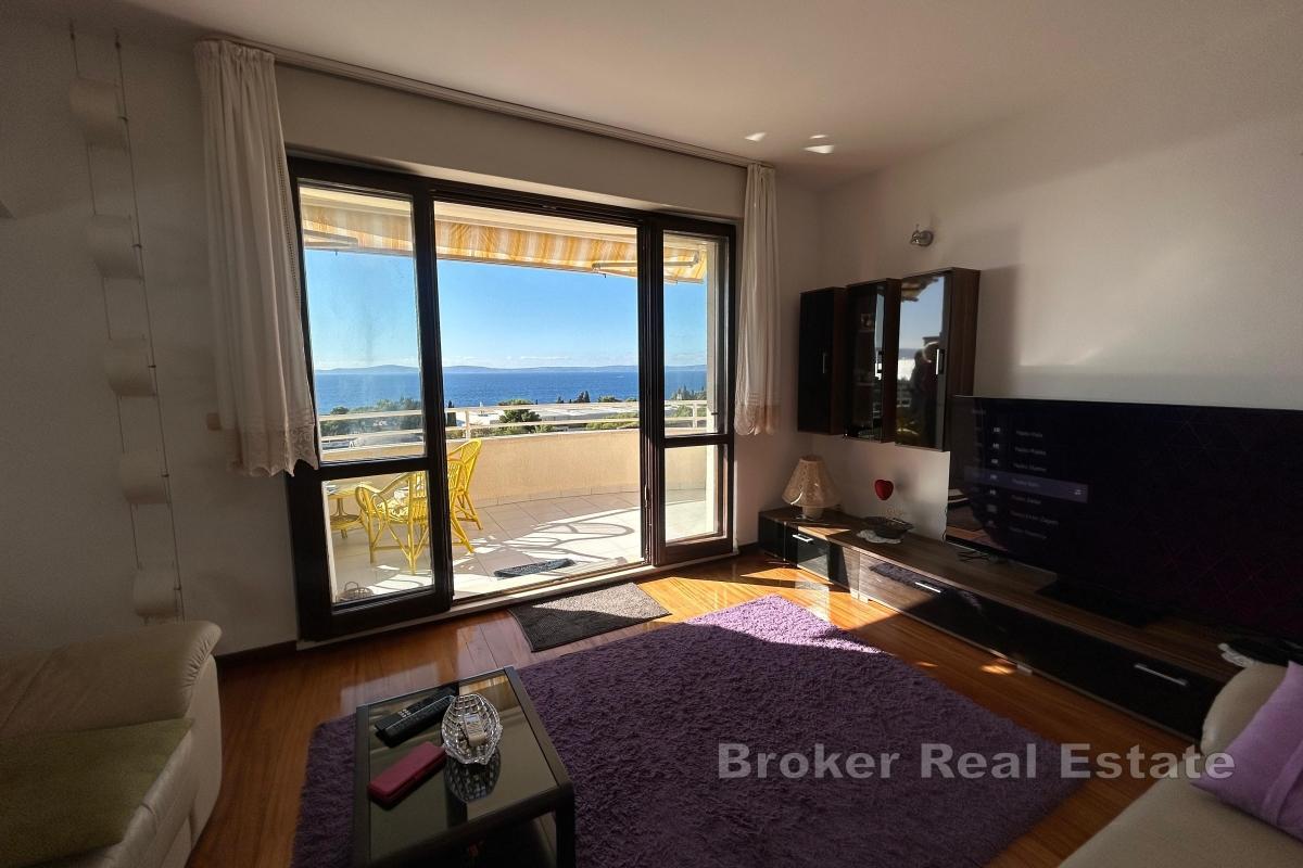 Komfortowy apartament z trzema sypialniami z widokiem na morze