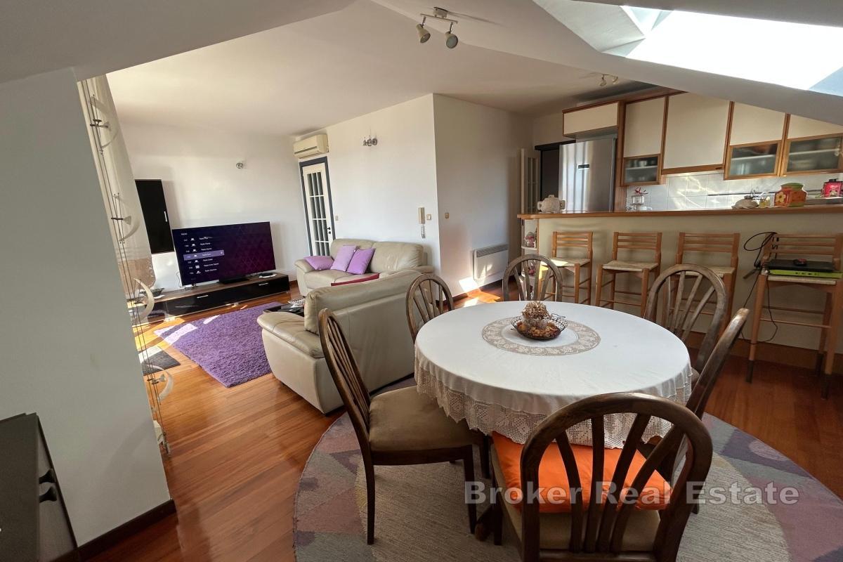 Komfortowy apartament z trzema sypialniami z widokiem na morze