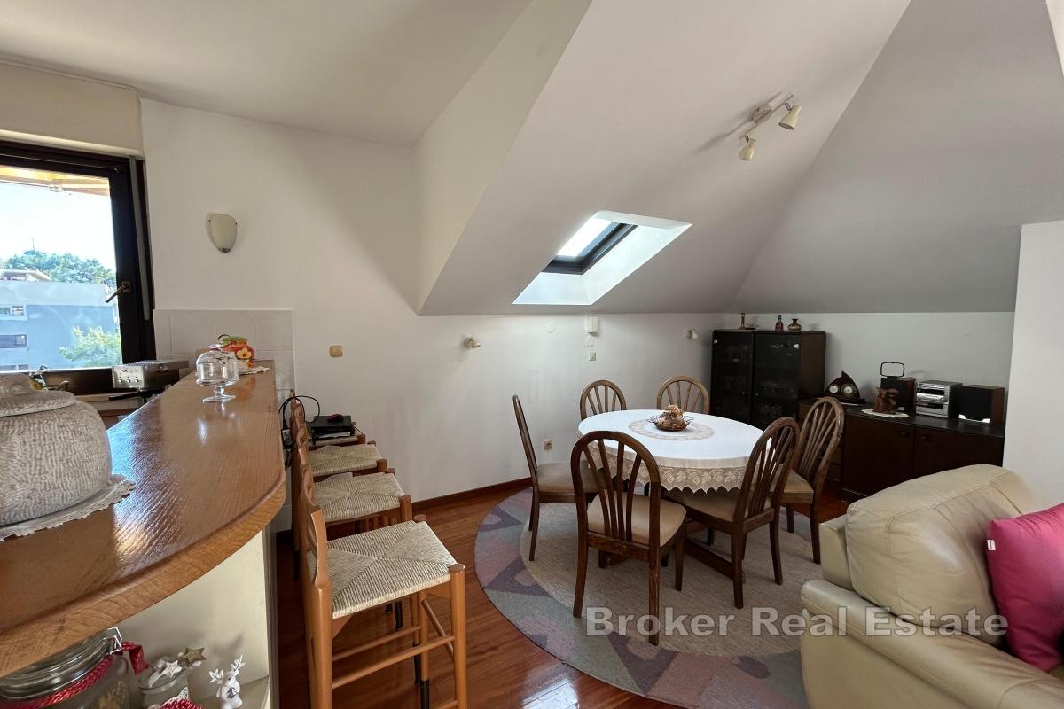 Komfortowy apartament z trzema sypialniami z widokiem na morze