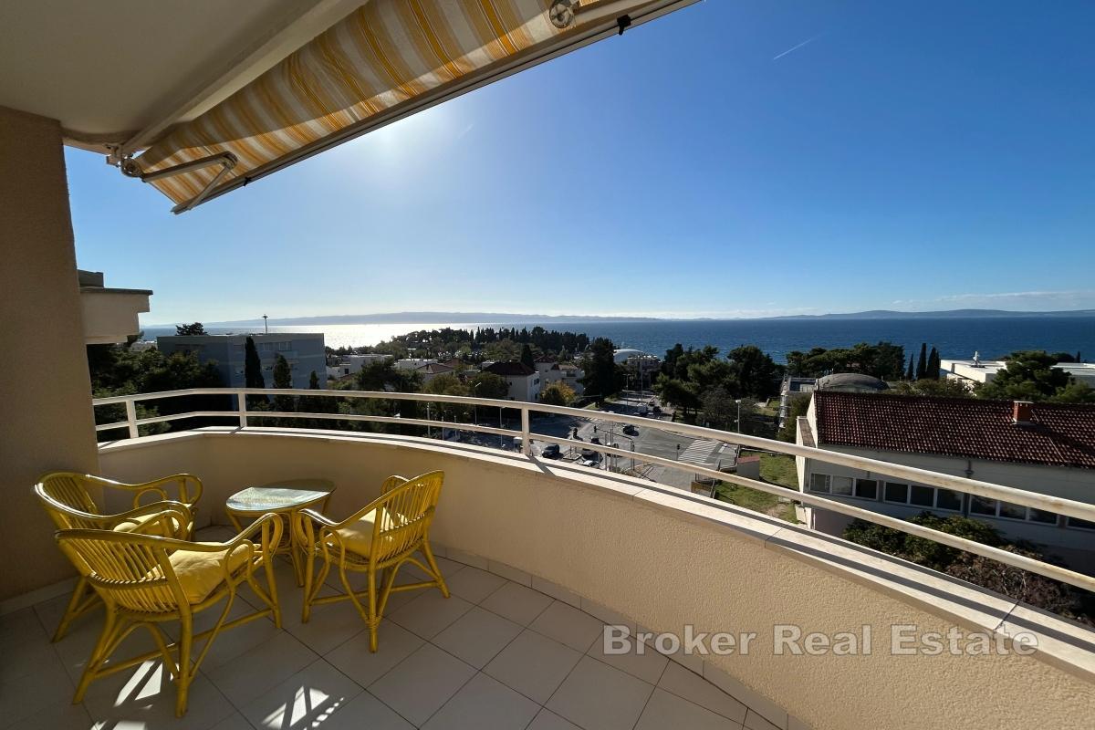 Appartement confortable de trois chambres avec vue mer dégagée