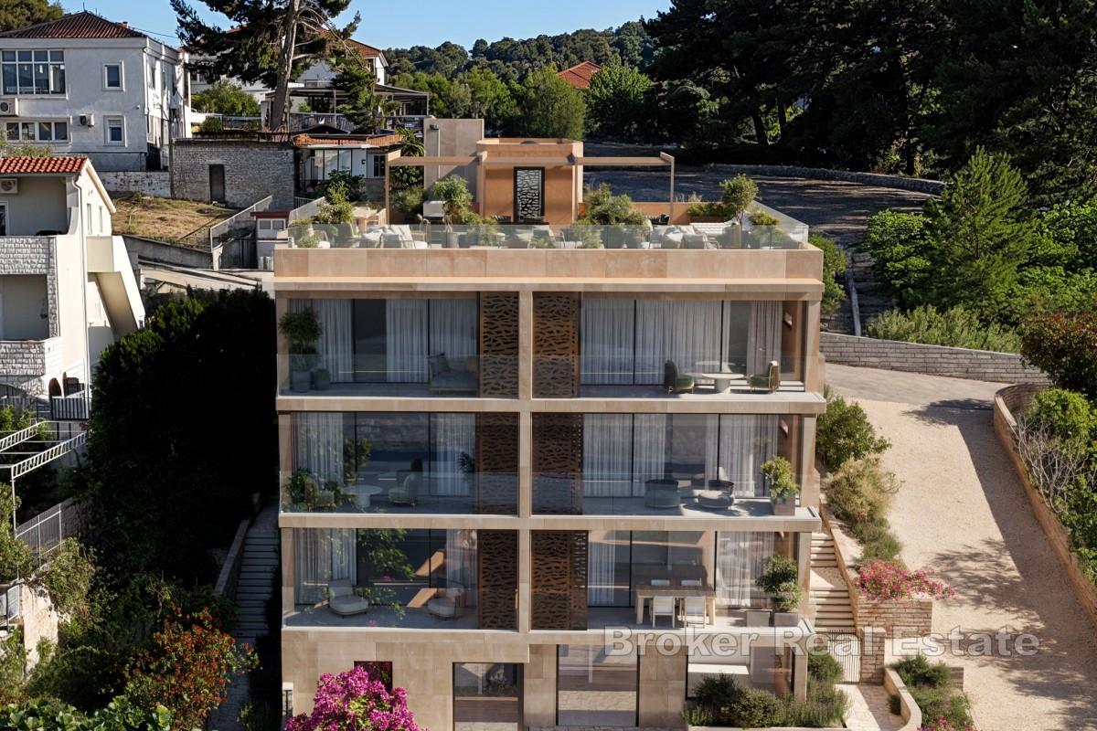 Romslig treroms leilighet nær sjøen