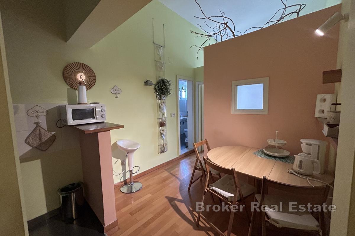 Namješten dvosoban stan na vrhunskoj lokaciji