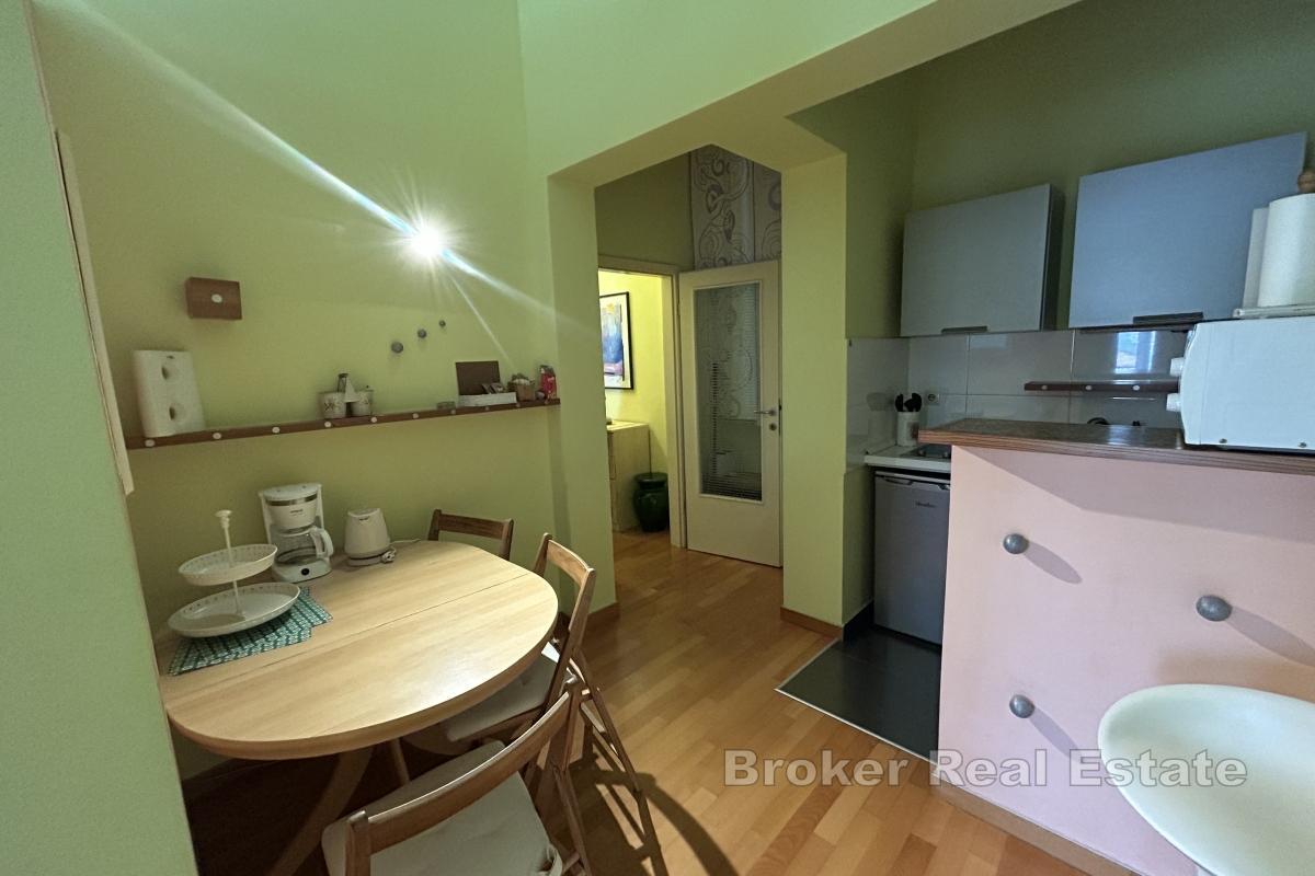 Namješten dvosoban stan na vrhunskoj lokaciji