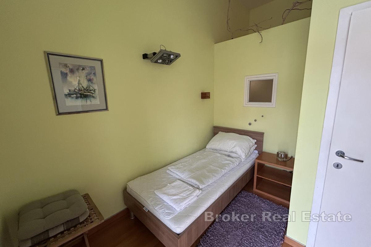 Namješten dvosoban stan na vrhunskoj lokaciji