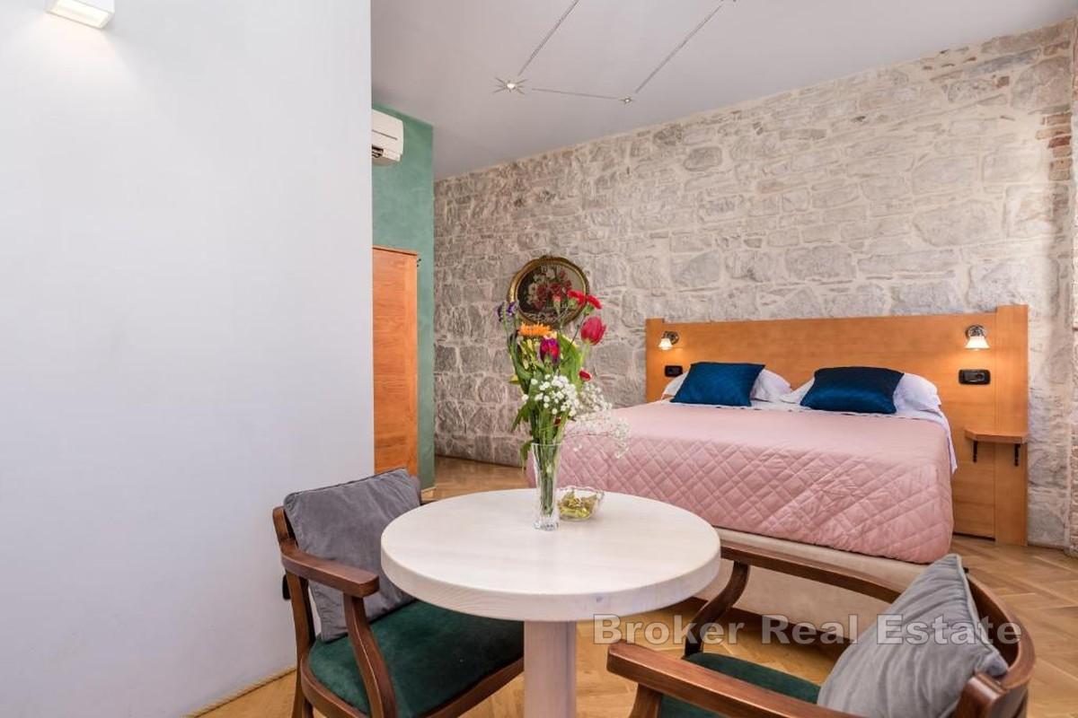 Эксклюзивное предложение в центре города — готовое жилье с 6 комнатами в престижном районе