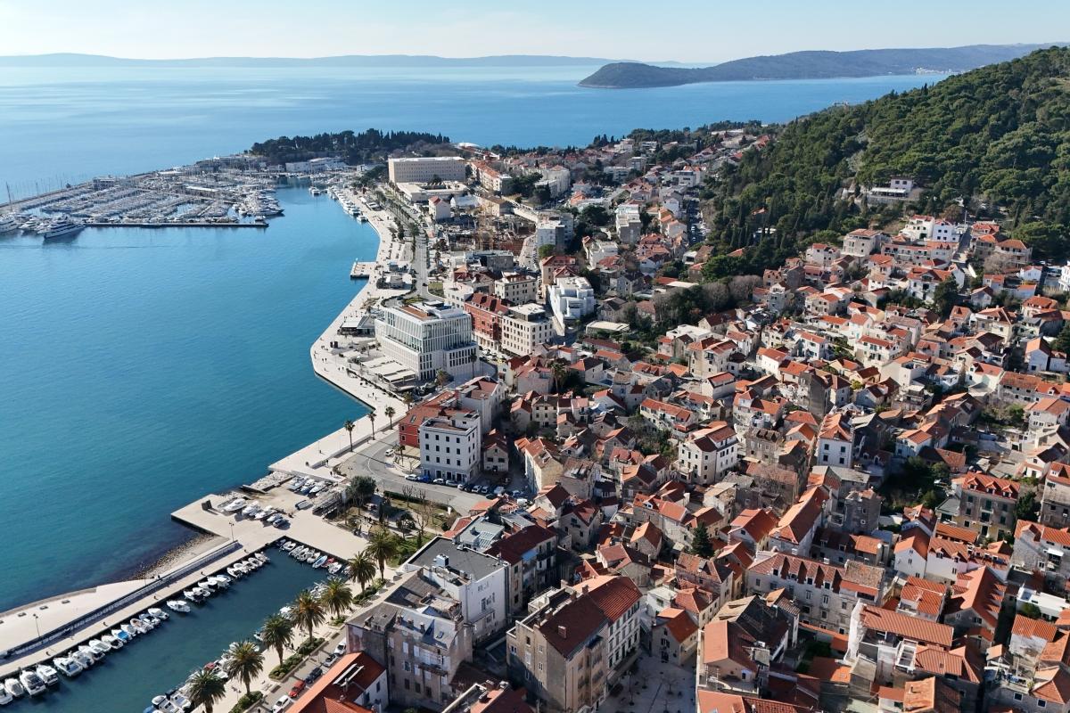 001-2035-318-Split-Center-Spacious-apartment-with-attic-in-a-prime-location-for-sale