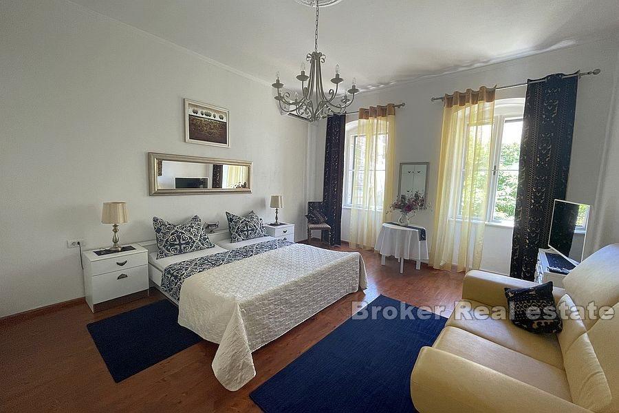 Elegante Wohnung mit drei Schlafzimmern