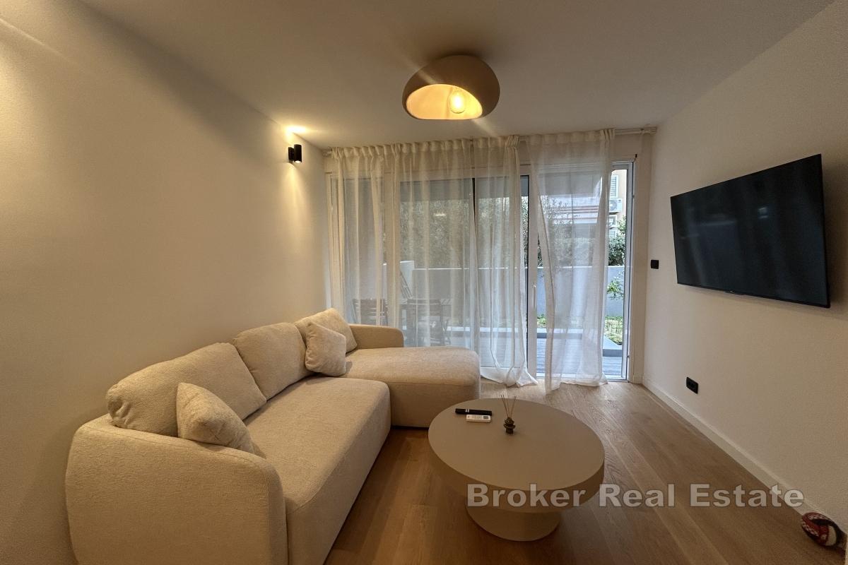 Appartement moderne entièrement rénové avec terrasse et jardin