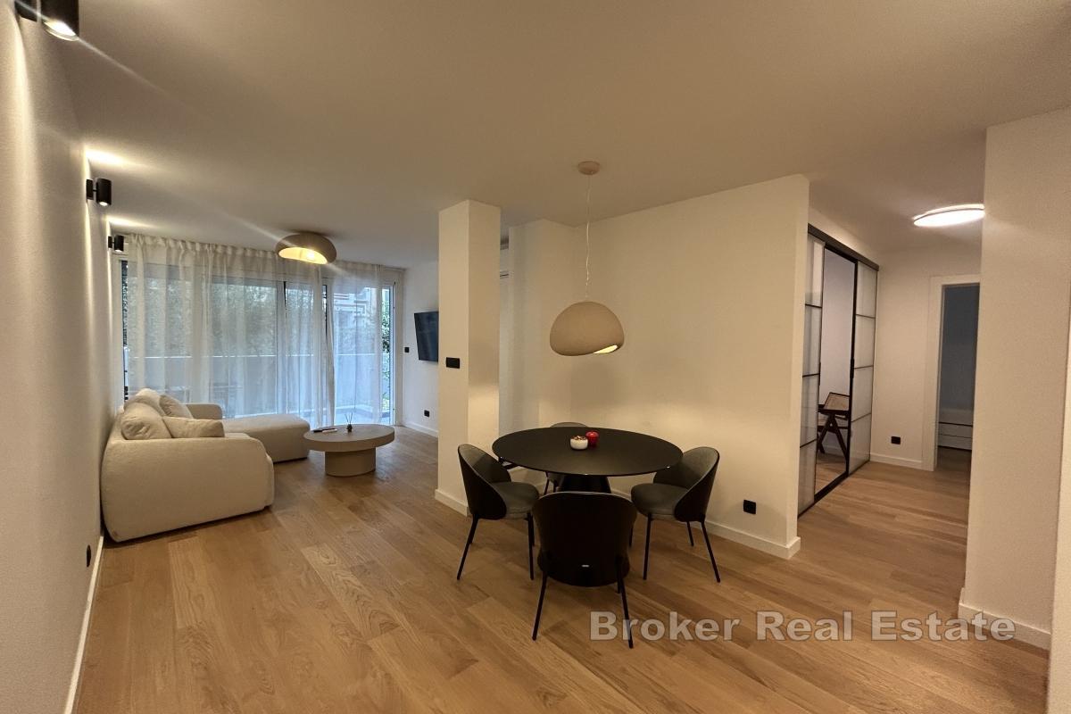 Appartement moderne entièrement rénové avec terrasse et jardin