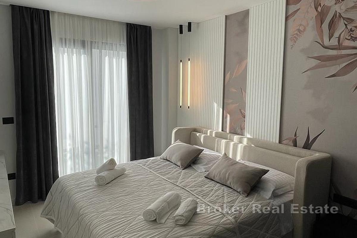 Luxusní vila s bazénem a výhledem na moře