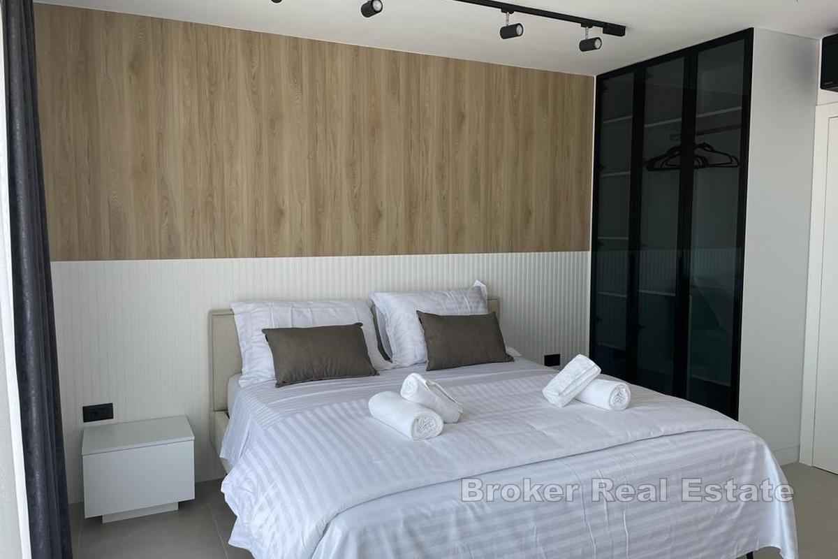 Luxusní vila s bazénem a výhledem na moře