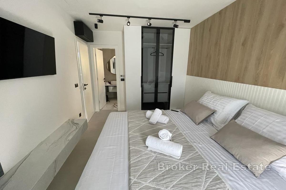 Luxusní vila s bazénem a výhledem na moře