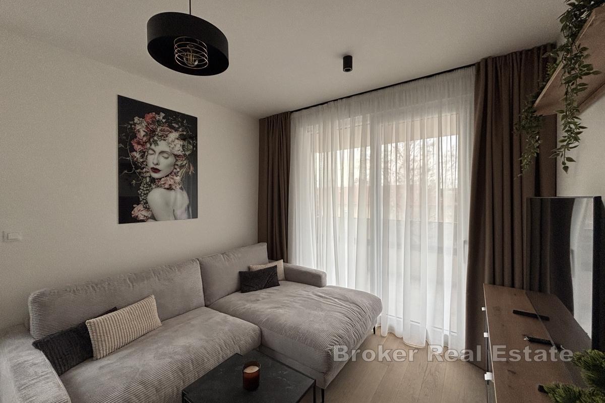 Nowoczesny apartament z miejscem parkingowym w nowym budynku (Pierwsze Wprowadzki)