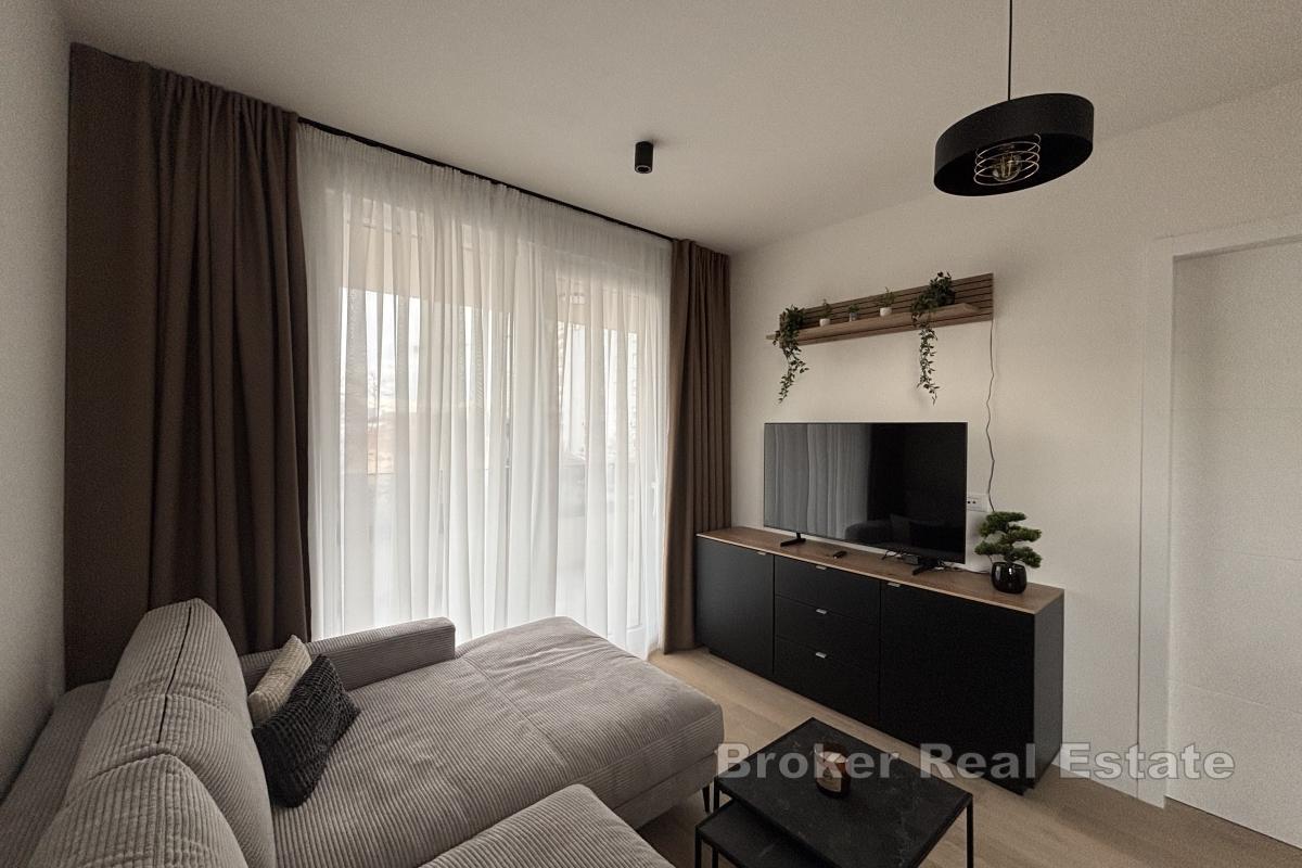 Nowoczesny apartament z miejscem parkingowym w nowym budynku (Pierwsze Wprowadzki)
