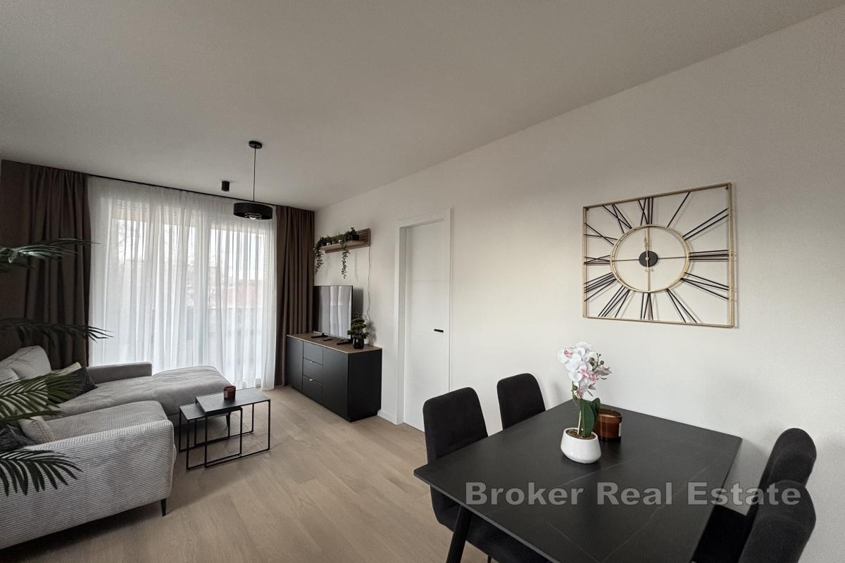 Nowoczesny apartament z miejscem parkingowym w nowym budynku (Pierwsze Wprowadzki)