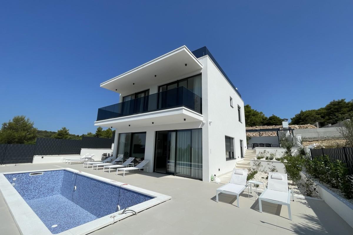 001-2035-341-Ciovo-Luxury-villa-with-panoramic-sea-view-for-rent