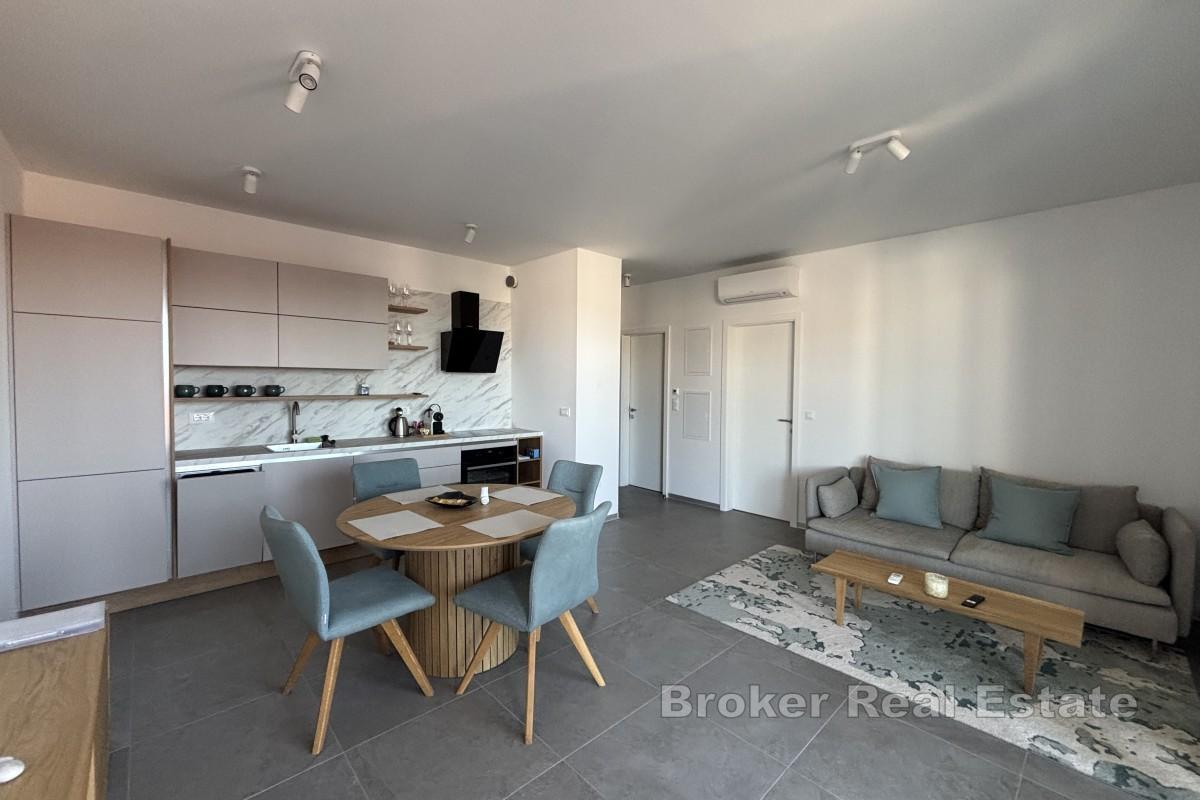 Dvoupokojový penthouse apartmán s výhledem na moře a střešní terasou