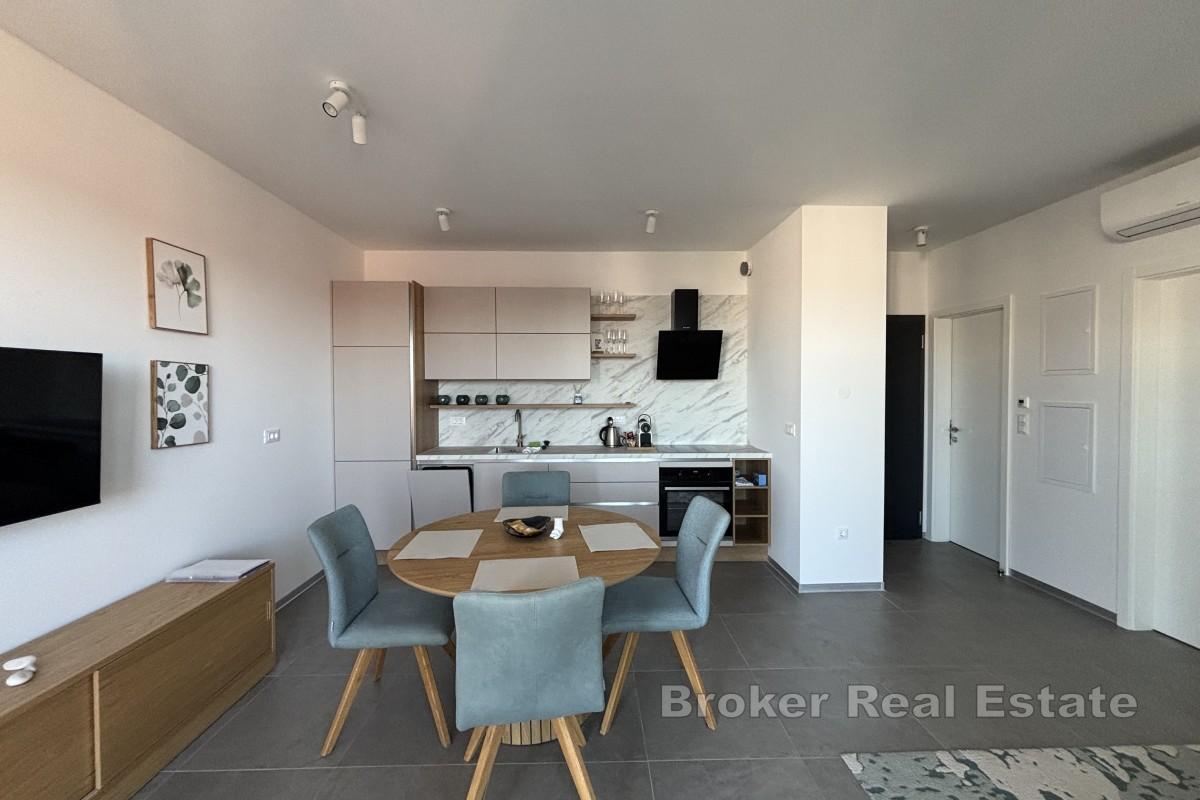 Dvoupokojový penthouse apartmán s výhledem na moře a střešní terasou