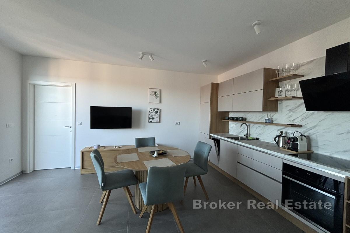 Dvoupokojový penthouse apartmán s výhledem na moře a střešní terasou
