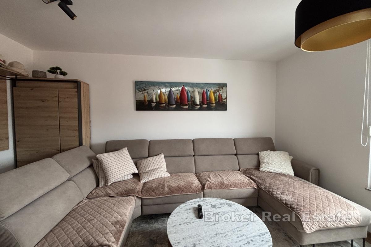 Appartement confortable de deux chambres au design moderne