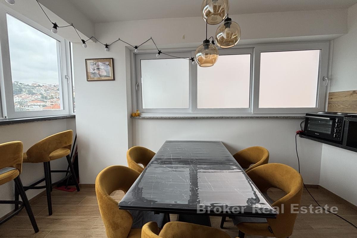 Appartement confortable de deux chambres au design moderne