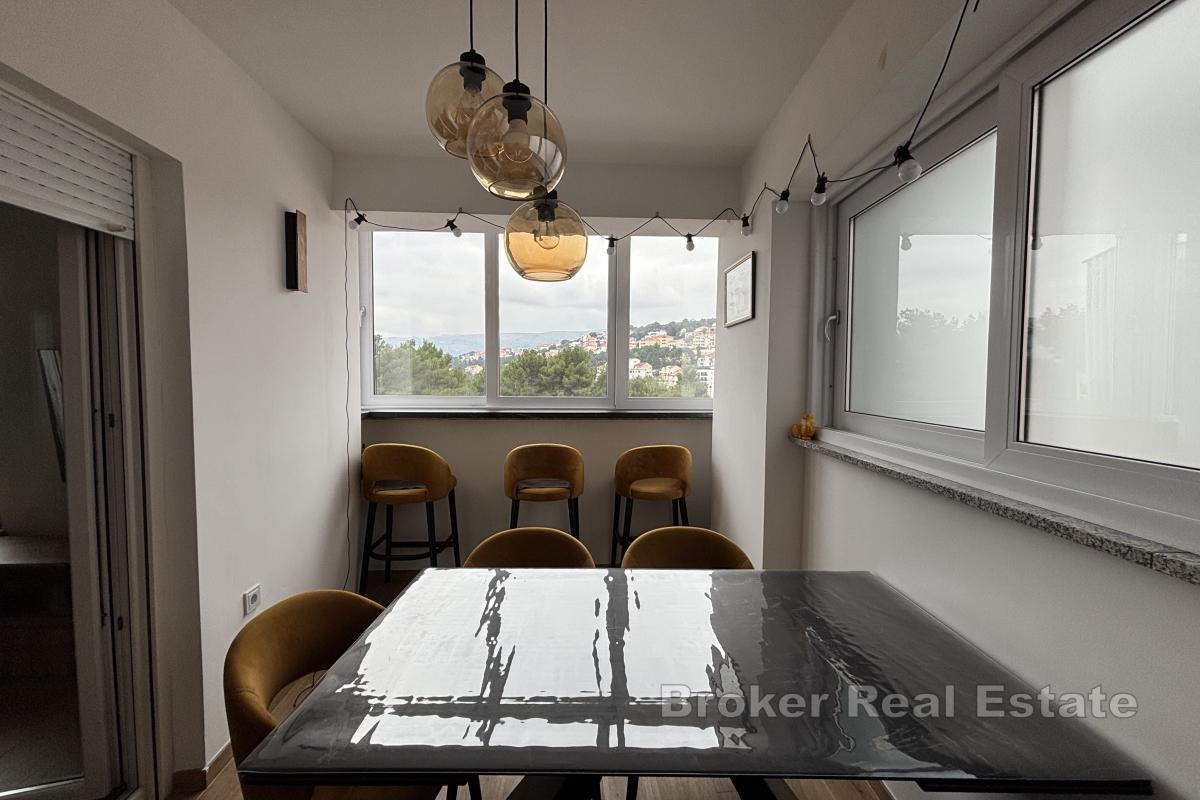 Appartement confortable de deux chambres au design moderne