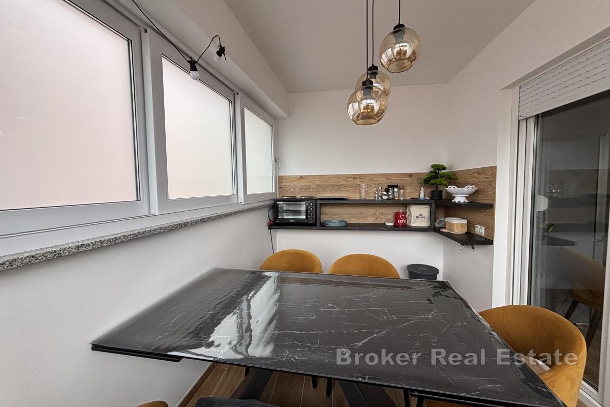 Appartement confortable de deux chambres au design moderne