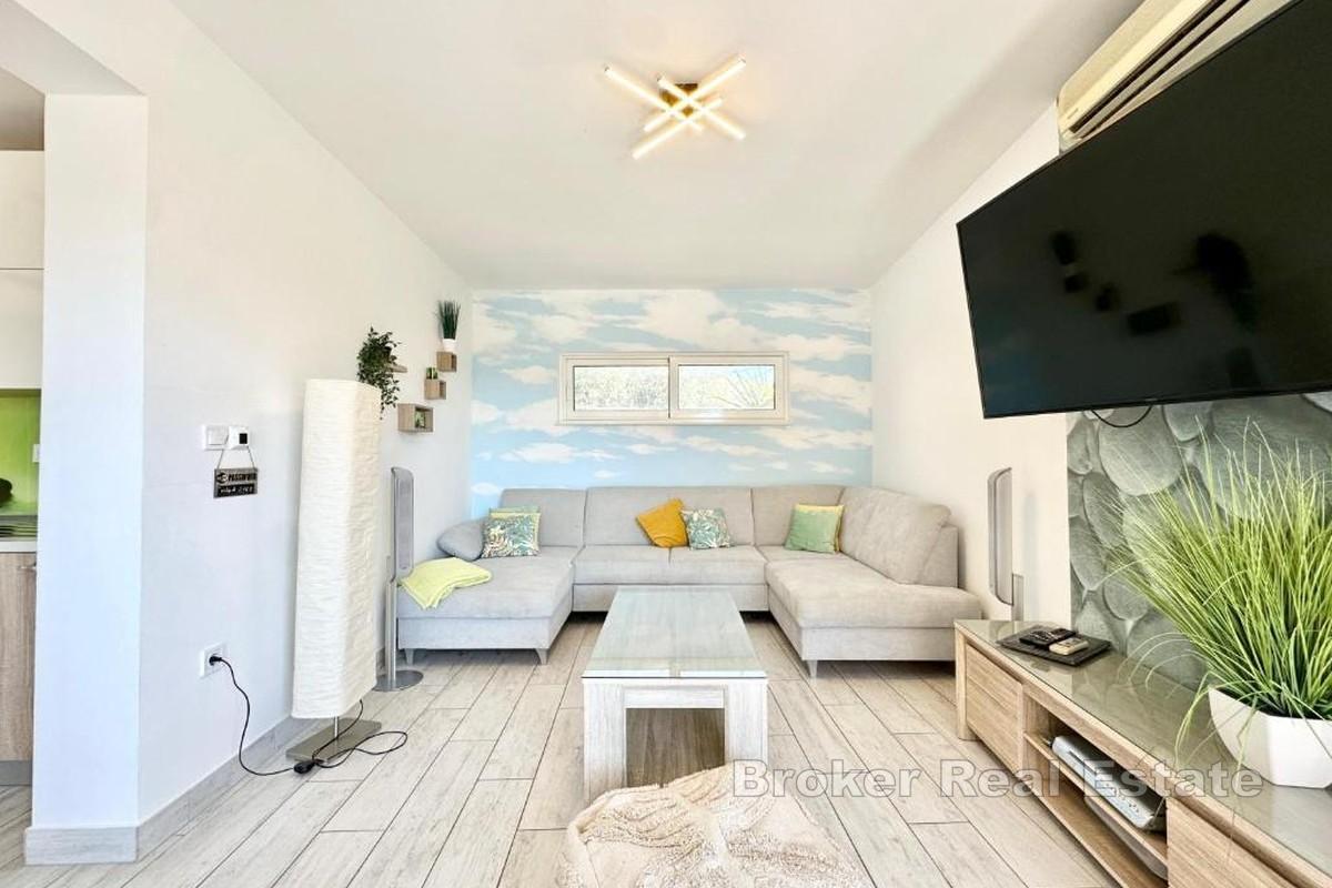 Nowoczesny apartament z dwiema sypialniami i basenem