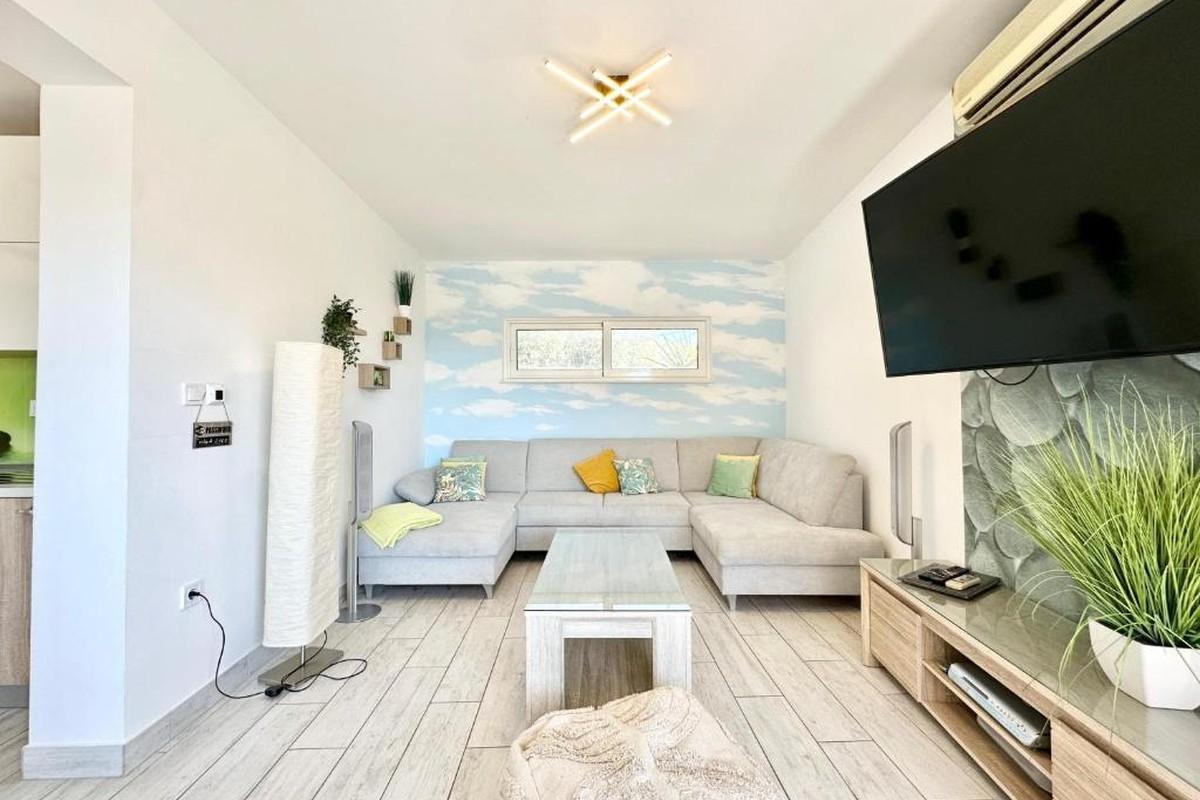 001-2035-349-Ciovo-modern-two-bedroom-apartment-with-pool-for-sale