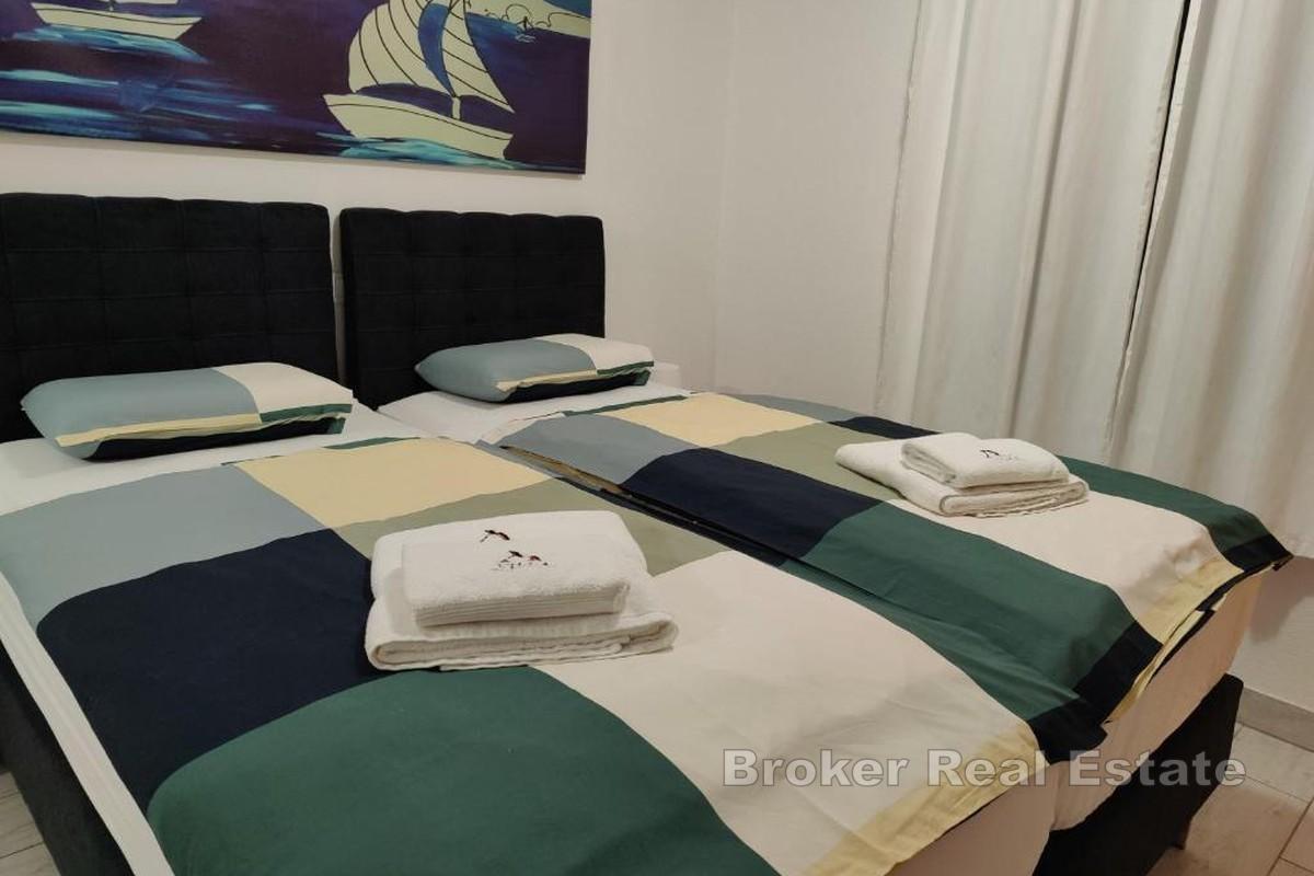 Nowoczesny apartament z dwiema sypialniami i basenem