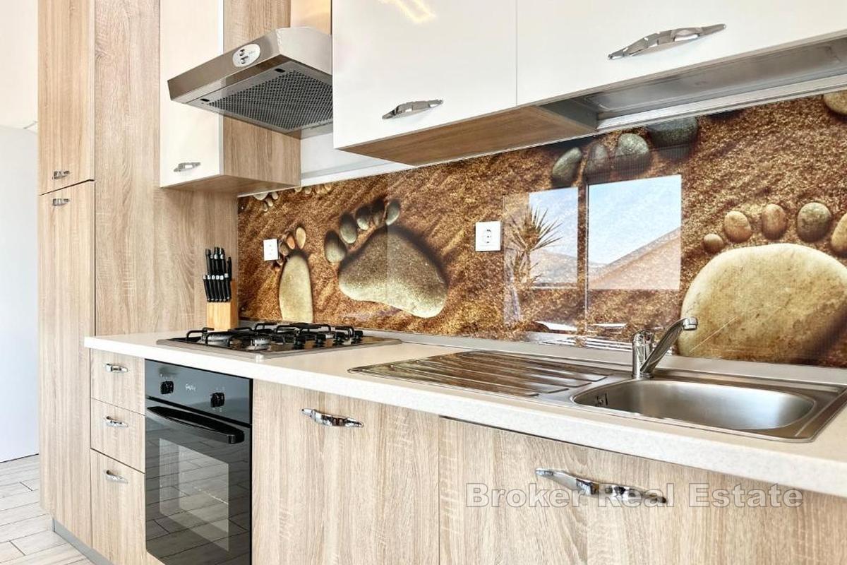 Moderní apartmán s bazénem a výhledem na moře