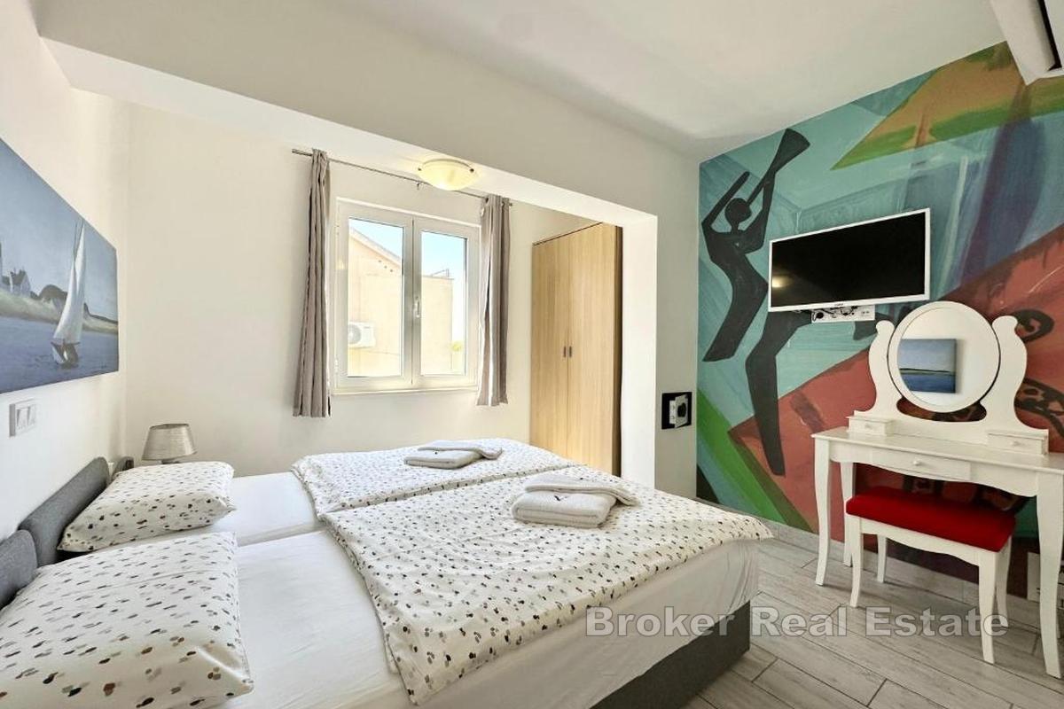 Moderní apartmán s bazénem a výhledem na moře