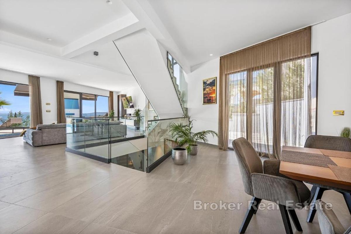 Роскошная вилла с бассейном и видом на море