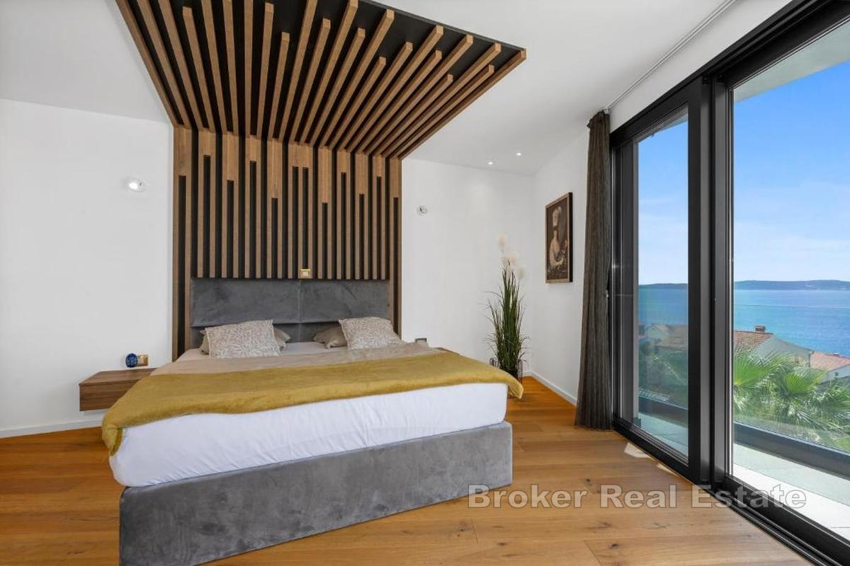 Роскошная вилла с бассейном и видом на море