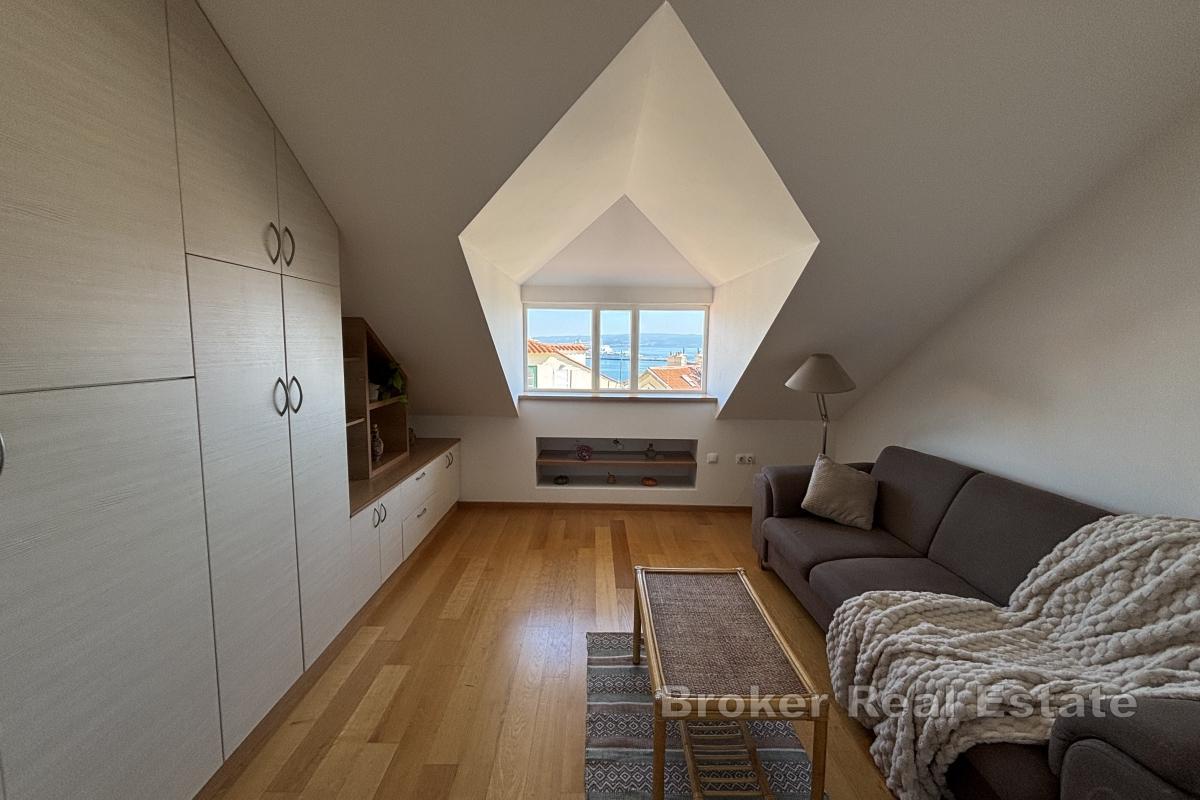 Møblert toroms leilighet med havutsikt i en førsteklasses beliggenhet